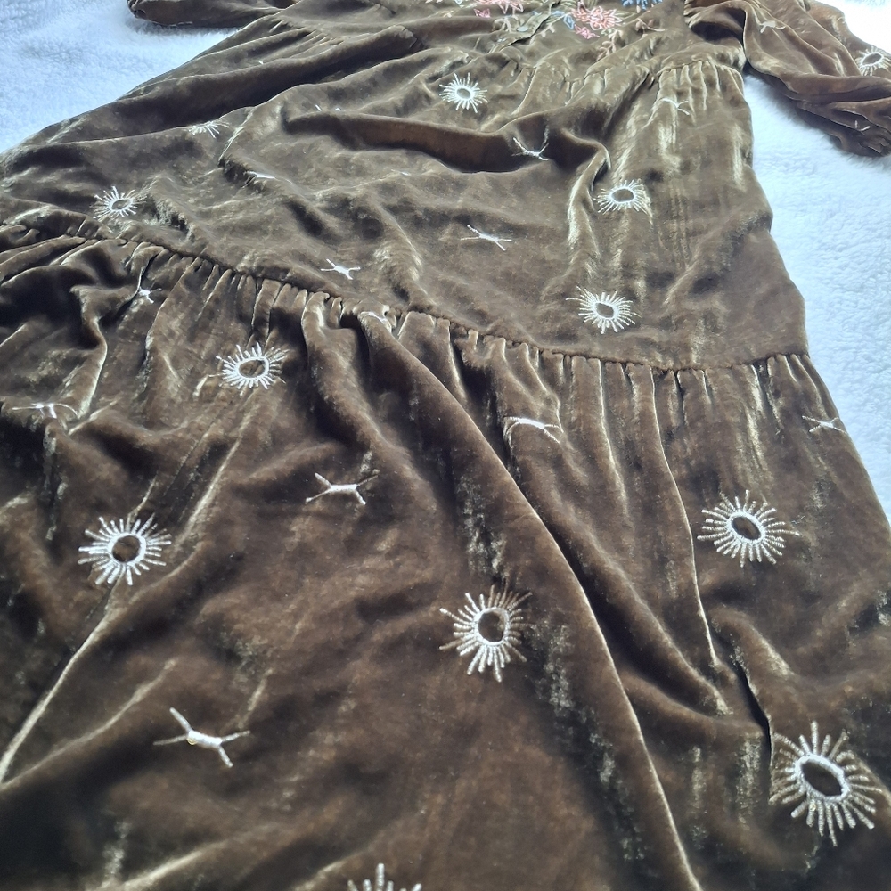 Wayward Fancies Collared Floral Embroidered Velvet Dress- Size In Description - Picture 5 of 16